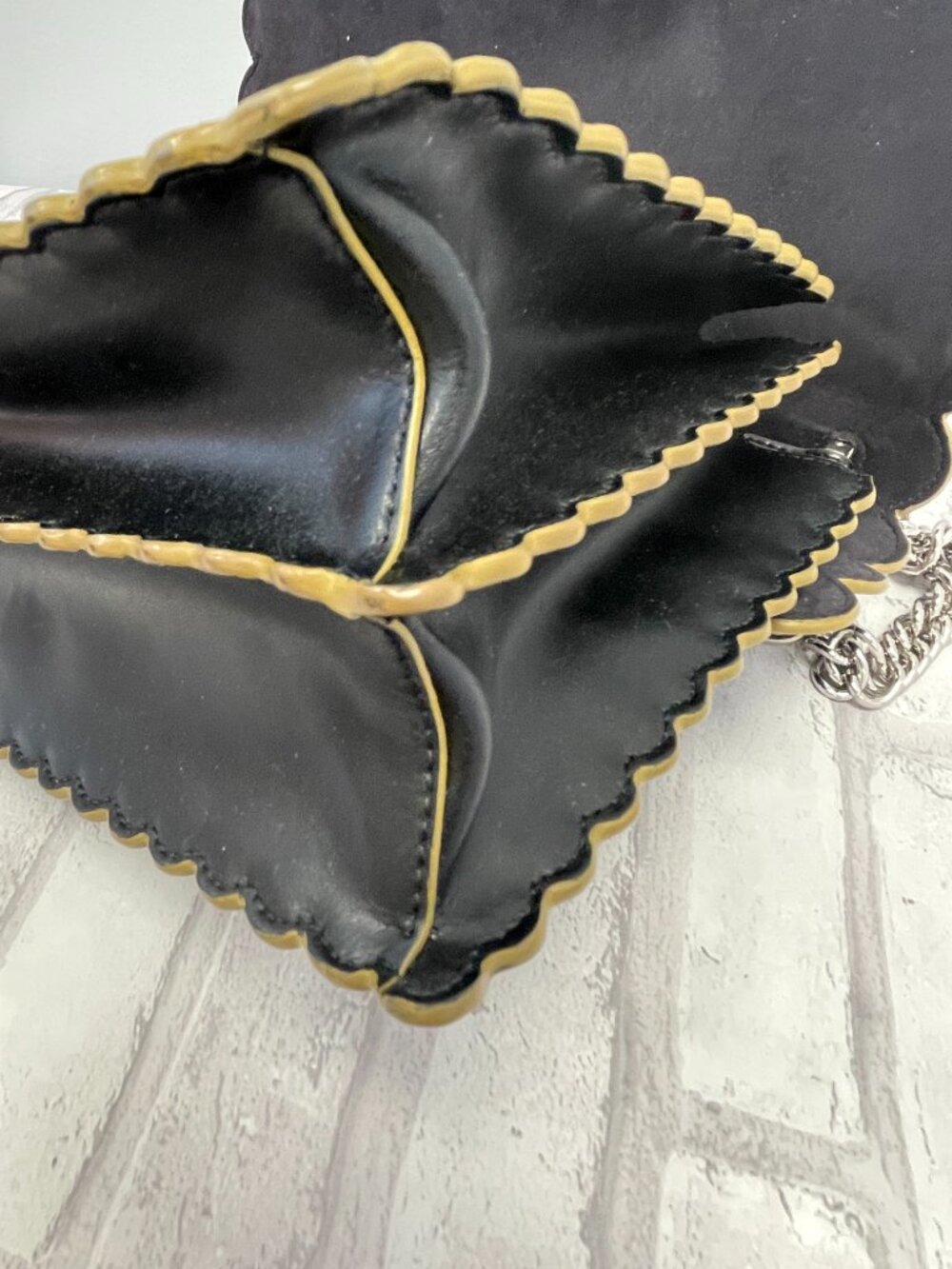 Fendi Kan I Medium Shoulder Bag in Black - Preowned - Picture 11 of 13